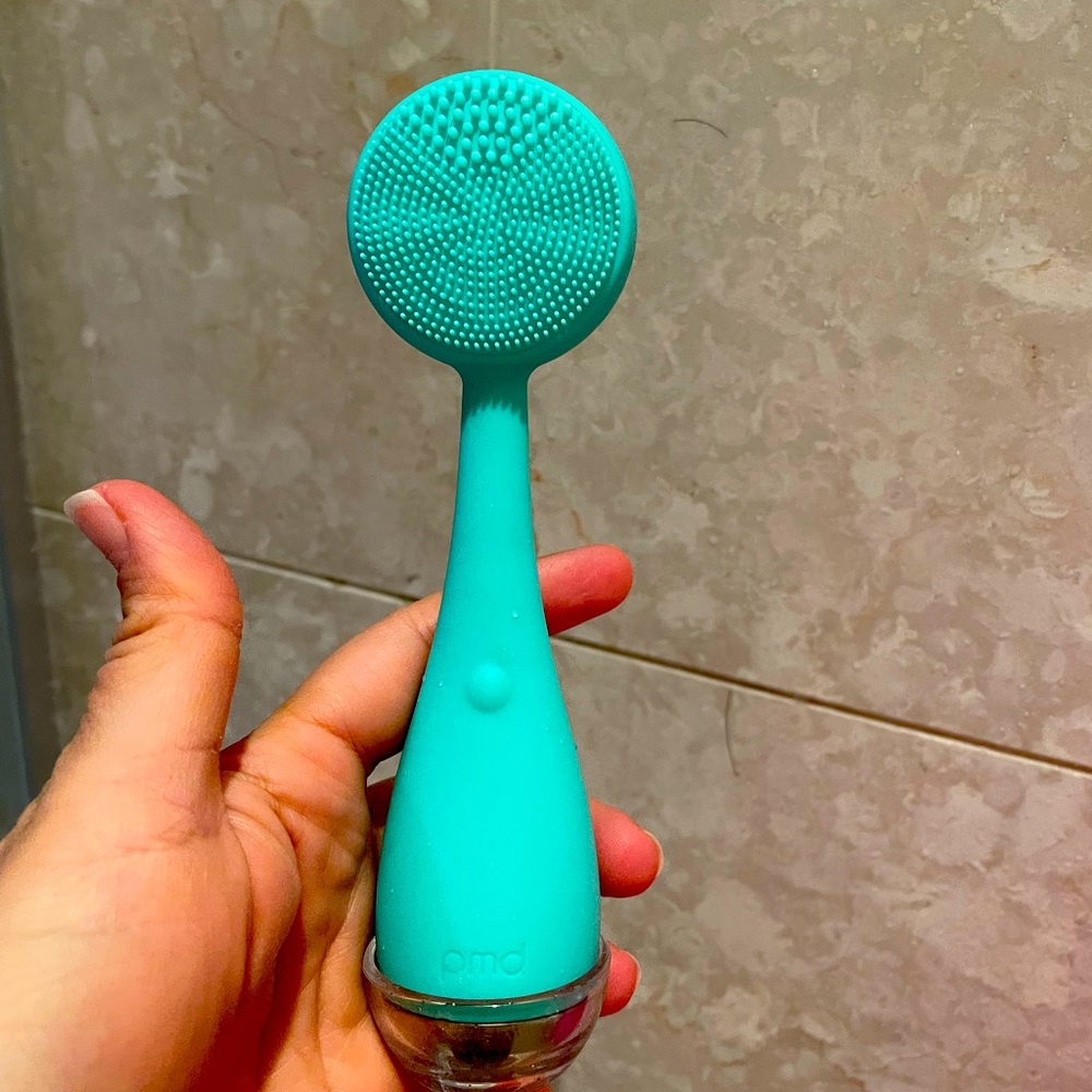 Pmd facial cleansing device